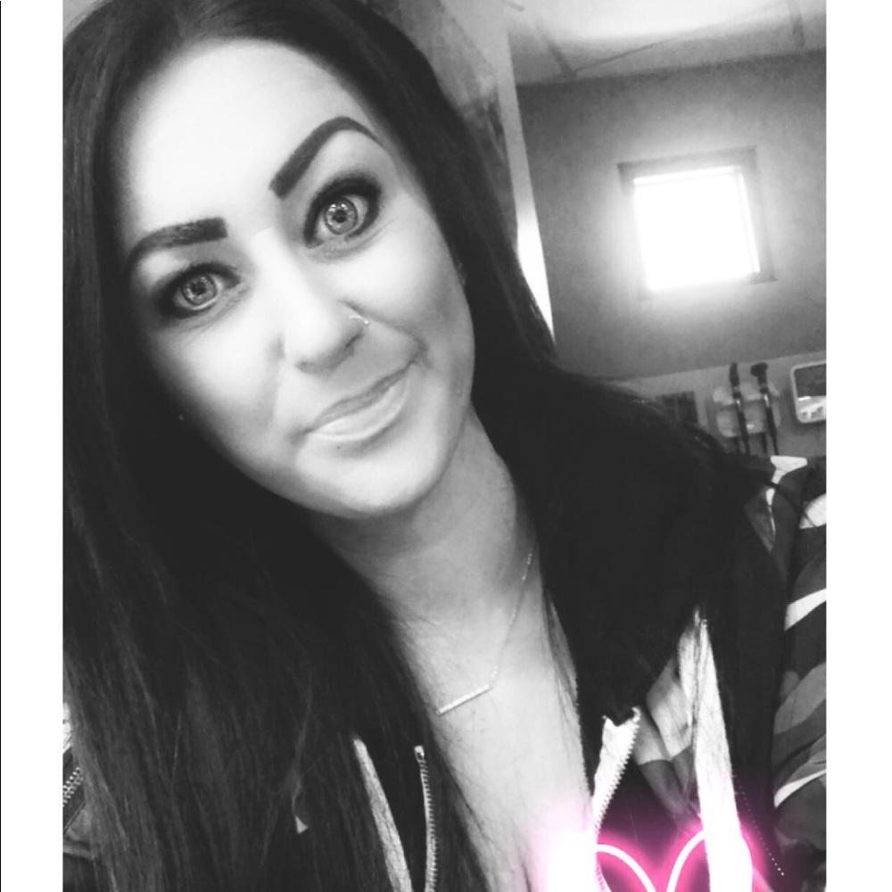 Meet your Posher, Courtney